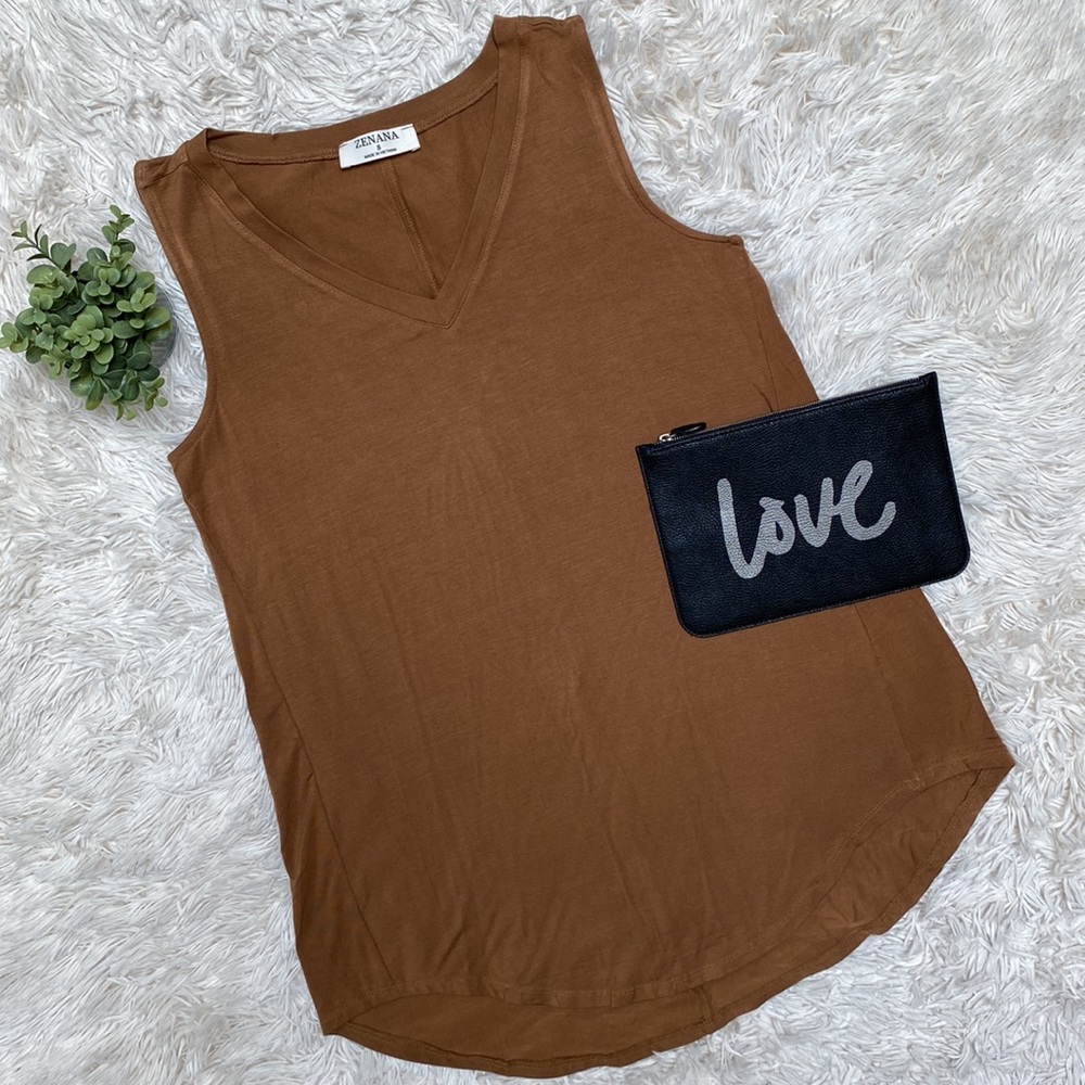Zenana V-Neck Sleeveless Top 💗 Brown